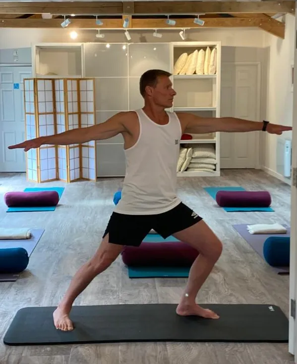 jay-white-commercial-model-cornwall-yoga1-1.webp